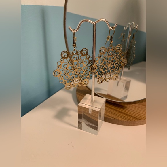 Light weight earrings - Picture 9 of 9